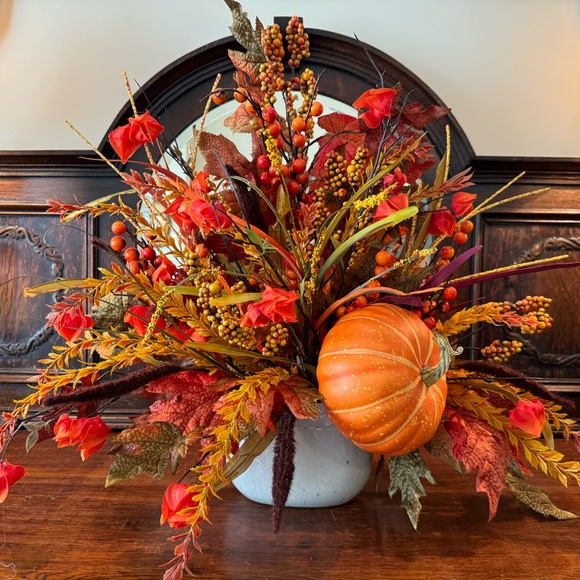 Fall Center Piece - Picture 1 of 1